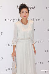 组图：徐濠萦逛潮店学经验 曝女儿追踪自己不理老爸