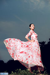 组图：戴江时尚大片曝光  优雅大气裙角飞扬