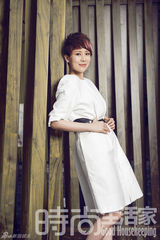 组图：海清化身才情女摄影师 笑容甜美闪耀春日