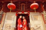 组图：福建首对男同性恋喜庆批红衣拍婚纱将办婚礼