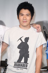 组图：曹格欲捐演唱会收入 不怕与萧敬腾比较