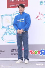 高清图：黎明出席慈善活动 被问生子计划没好气