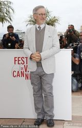 组图：斯皮尔伯格领衔评审团 妮可优雅李安微笑