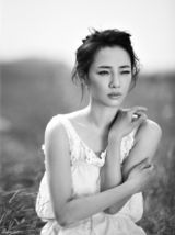 组图：白百何“治愈系”写真 极简黑白打造纯色精灵