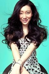 组图：刘岩色彩大片前卫时尚造型百变