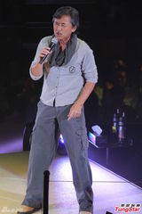 组图：露云娜贾思乐联合开唱 林子祥现身助阵