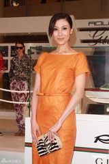 组图：李嘉欣橙色连身裙亮相 曼妙身姿气质不凡