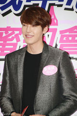 高清图：金宇彬袭港补祝情人节 T台帅气走秀