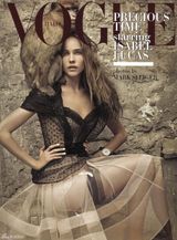 高清组图：伊莎贝尔-卢卡斯登《Vogue》秀优雅