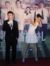 组图：《青春派》首映 李冰冰亲吻董子健