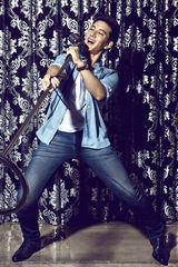 组图：蒲巴甲英伦写真出炉 变身“高富帅”