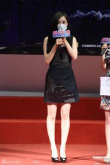 组图：《孤岛惊魂》造势杨幂口罩遮面 冯绍峰送祝福