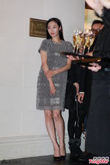 组图：吴奇隆白百何站台捞金 着装默契似情侣