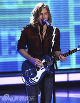 幻灯：《美国偶像》第九季12进11淘汰赛摇滚再现