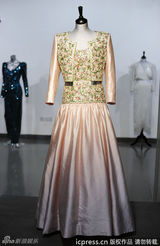 组图：戴妃生前10套经典礼服拍出800万天价