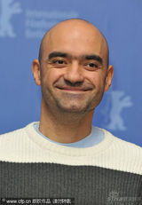 幻灯图：《吹口哨》柏林记者会 男女主角亲昵不避嫌