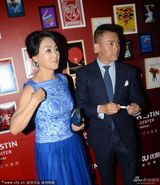 组图：上海电影节红毯 王姬聂远搭档亮相