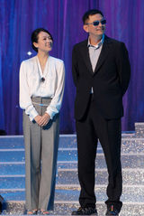 章子怡知性装领杰出成就奖 坦言逆境中始终坚守(图)