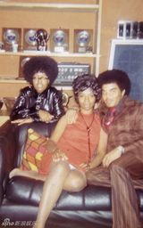 幻灯图集：杰克逊珍贵生活照曝光 旧照显现欢乐时光