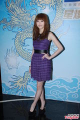 组图：郑欣宜崩溃悼念亡母 许廷铿粉碎同志传闻