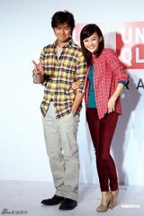 组图：陈柏霖携手陈意涵亮相代言清新时尚