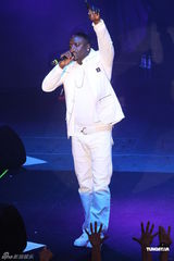 组图：Akon台北热力开唱 短唱十首捞金千万