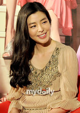 组图：金奎丽林昌正出席《害怕爱情》发布会