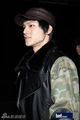 组图：TEEN TOP朴奎利等众星出席首尔时装周