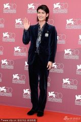 组图：《宇宙海贼哈洛克船长》松本零士亮相