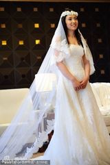 组图：白静与周成海生前婚礼曝光 昔日恋人幸福怀抱