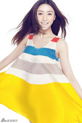 组图：周庭伊翩跹轻舞宛若时尚精灵