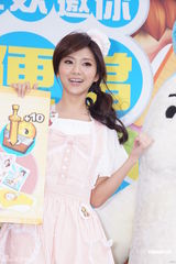 组图：豆花妹卖便当做公益 动漫装扮化身厨娘