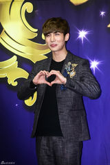 高清组图：姜虎东携昌珉宣传《月光王子》