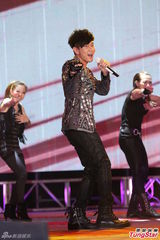 组图：严爵挑战唱跳险破音 林俊杰压轴热舞