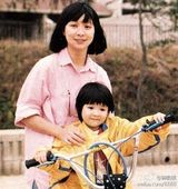 组图：群星母亲节晒合影 王力宏蔡依林最似妈妈