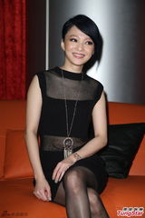 组图：张韶涵透视装性感 短裙黑丝秀小蛮腰