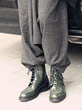 高清图：陆毅毛衣街拍 黑超贝雷帽变身劲酷型男