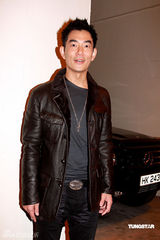 幻灯图：黄秋生潮人打扮抢镜 任贤齐首次挑战动作片