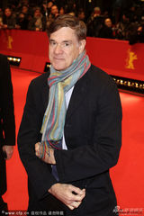 组图：《应许之地》首映 简-方达穿皮草助阵