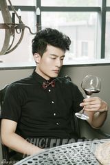 组图：孙艺洲时尚写真 绅士雅痞双面风范