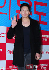 组图：孔孝真池城等助阵《恋爱的温度》VIP试映