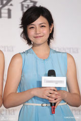 组图：桂纶镁陈妍希首次同场代言 相互欣赏不怕PK