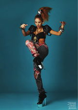 高清组图：李孝利性感登杂志 烟熏妆个性夸张