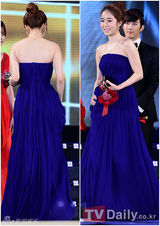 组图：韩星宋仲基获最优秀奖 刘仁娜长裙显高贵