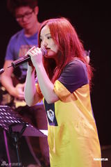 组图：徐佳莹香港音乐会举行 欣赏郑伊健