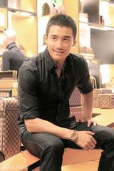 组图：胡兵重返内地演艺圈 阔别五年更具男人味