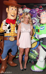 幻灯图：《玩具总动员3》首映 布兰妮现身抢风头