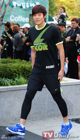 组图：韩星朴秀珍帝国之子等参加长跑活动