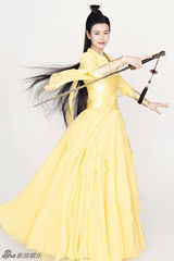 组图：陈妍希红黄古装裙衫飘逸演绎双面侠女