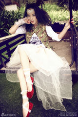 组图：张嘉倪清新写真 犹如游走于人间的精灵